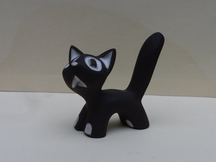 Jaap Ravelli - Stylised ceramic sculpture of a cat