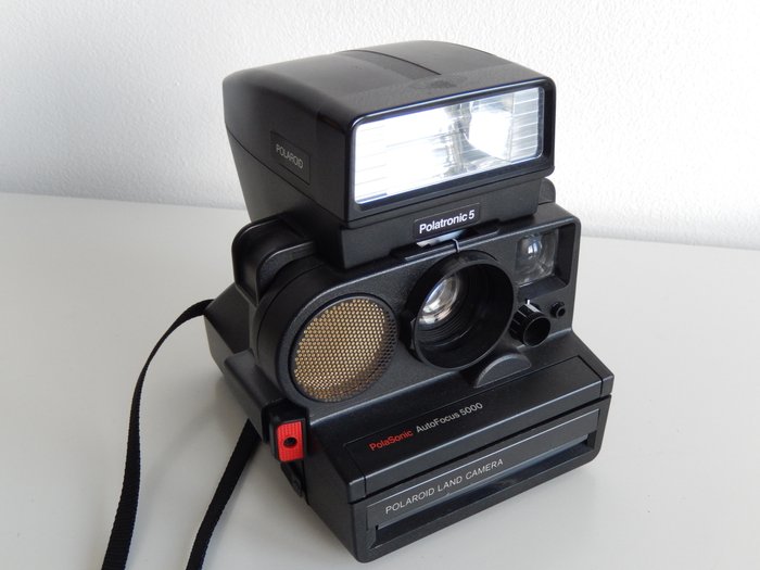 Polaroid PolaSonic AutoFocus 5000 with 2390 flash