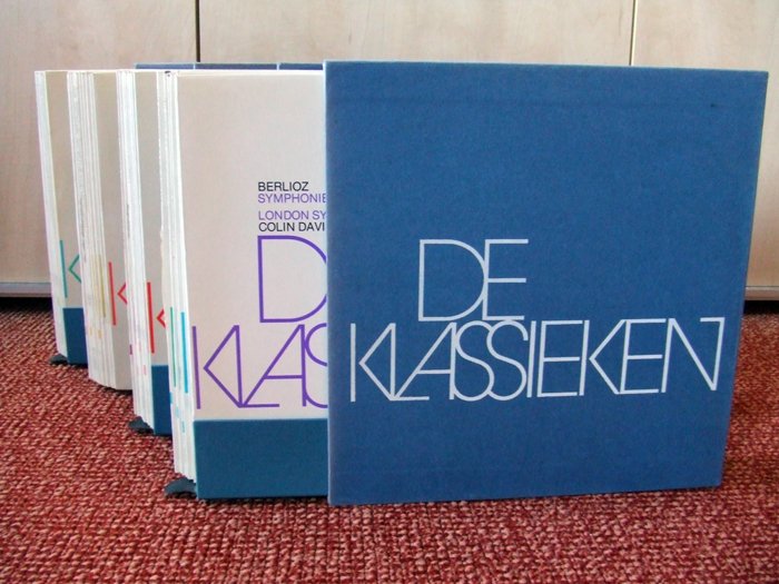 De Klassieken (The Classics) complete blue series: 4 boxes with 44 vinyl albums.
