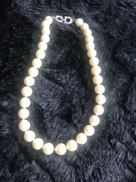 christian dior pearl necklace