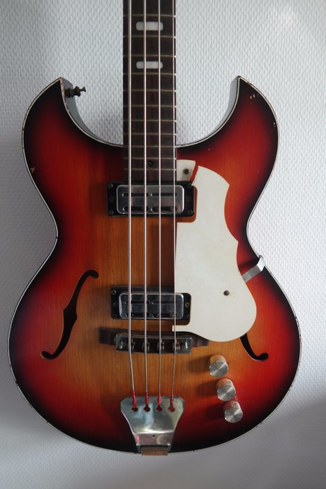 Vintage bass guitar - Egmond/Cameo Artist Colorado bass - 21010023 - The Netherlands - 1968