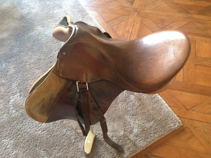 Complete Lemetex AG leather horse saddle