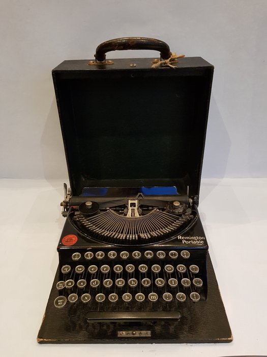 Ramington typewriter portable with Box 