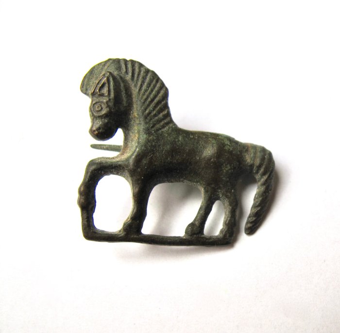 Celtic/Roman bronze fibula of a horse, in trot - 35 mm x 33 mm