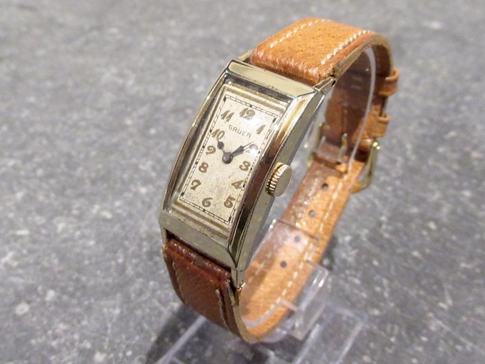 Gruen Art Deco Curvex men´s watch, 4 adj. 1940s