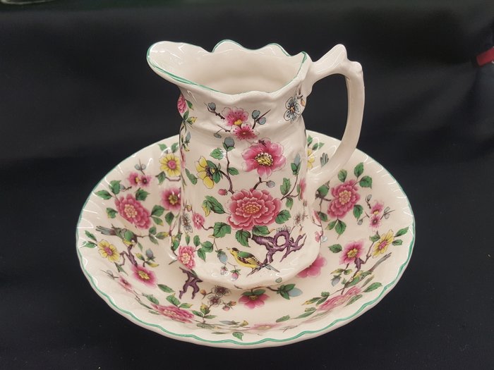 Old foley jug and bowl made by james kent ltd.Pattern chinese rose