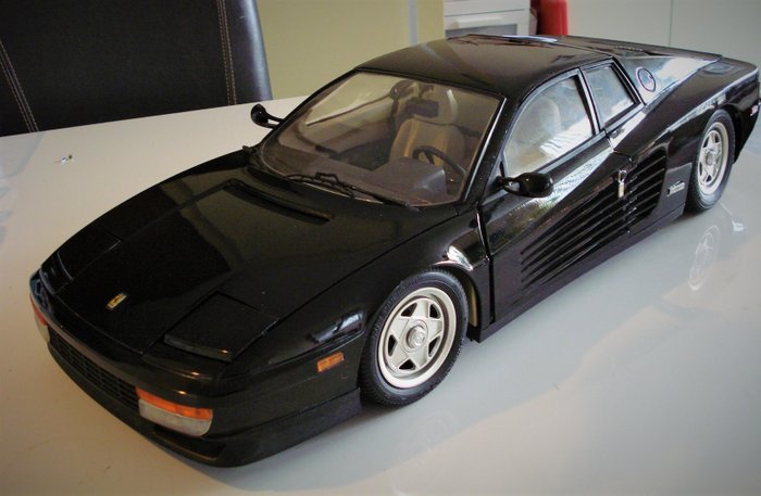 Pocher-Rivarossi - Scale 1/8 - Ferrari Testarossa 1985 - Black