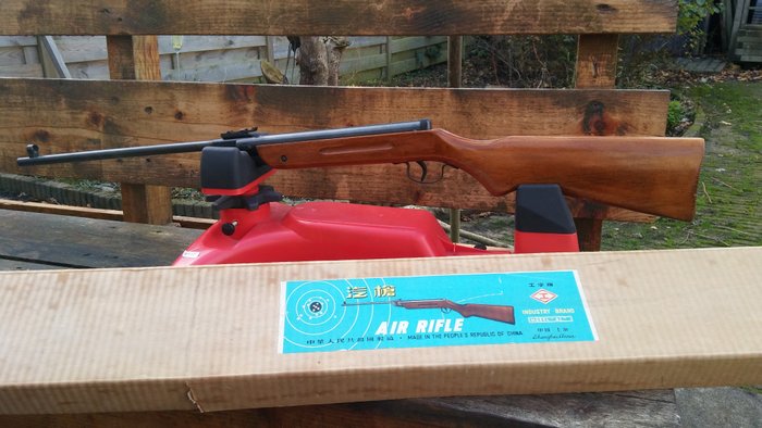 Sjanghai Industries "modell 61" - early 1970s air rifle from China