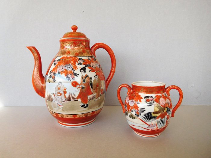 Kutani porcelain teapot and sugar bowl - marked 'Kutani' - Japan - ca. 1900 (Meiji Period)
