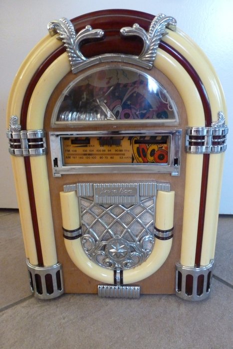 Vintage Retro radio cassette player jukebox AM/FM Radio - styled after Wurlitzer
