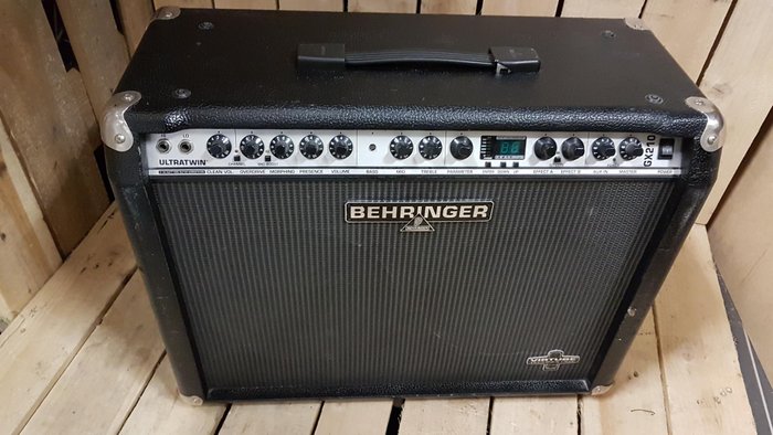 Behringer GX210 Ultratwin guitar amplifier with DFX
