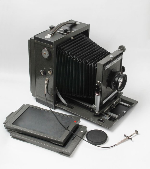 Plate camera 13 x 18 “Mentor Studio” with lens Zeiss Tessar and 2 plates