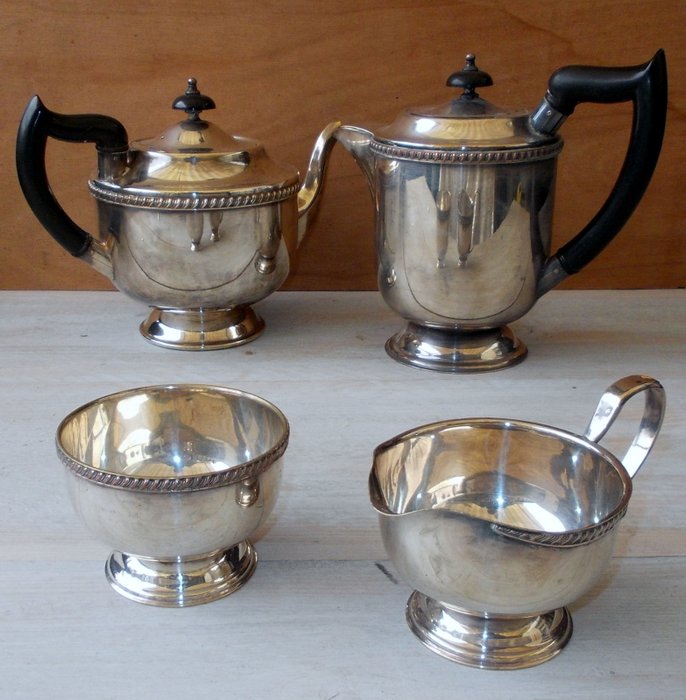 Vintage 4 piece Silver Plated Tea -  and Coffieset by Viners of Sheffield - England – 1st half of 20th century