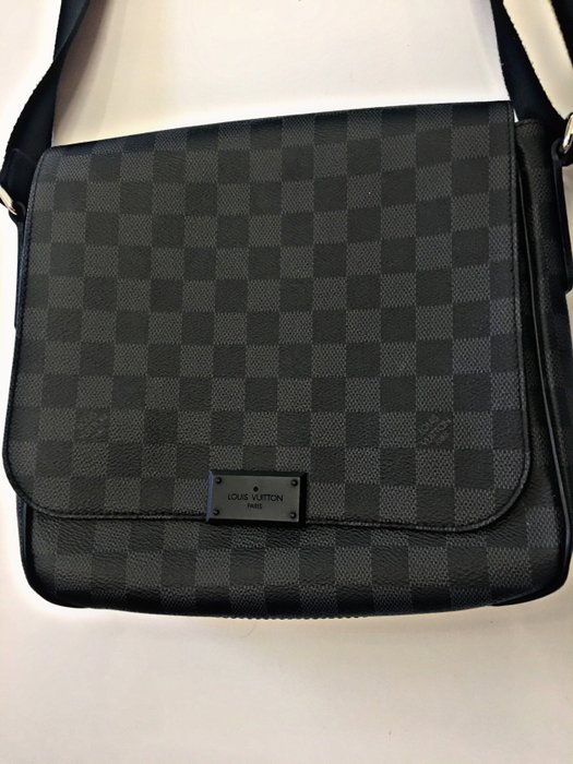 Louis Vuitton - District PM Crossbody bag - Catawiki