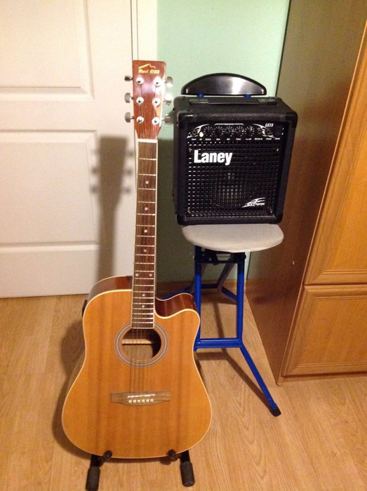 Red Hill CDG 3 EQ N - Western Guitar - Electro Acoustic - Cutaway + Laney LX12 Extreme Combo from England