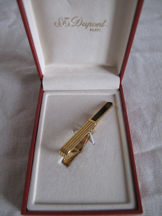 Very nice S.T. Dupont tie clip in its original box (Signed)