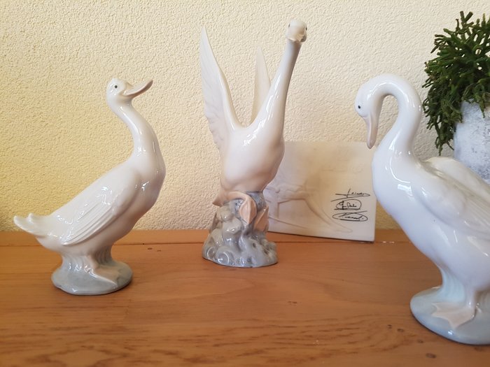 Nao porcelain - Set with three porcelain ducks + Lladro - Catawiki