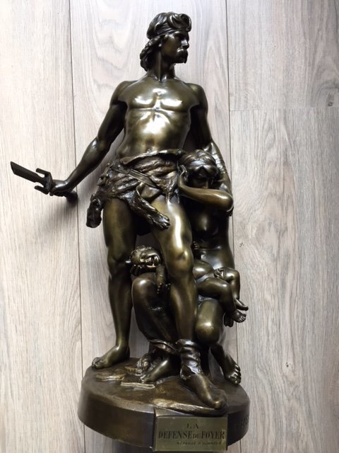 Emile-André Boisseau (1842-1923) - large bronze sculpture 'La Défense du Foyer' - France - circa 1885