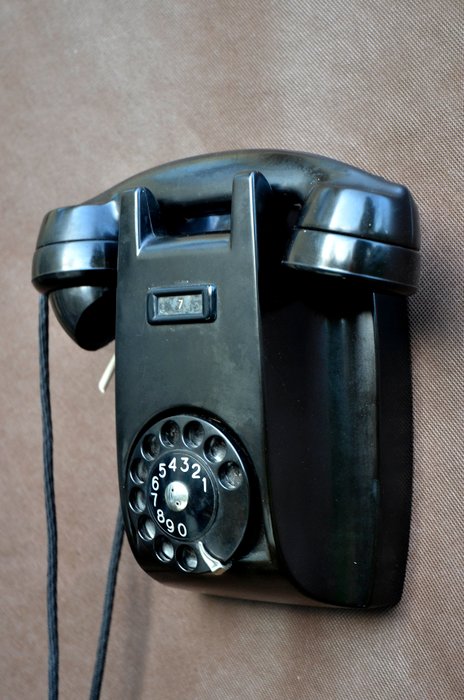 Original old LM Ericsson wall phone, bakelite, 1940