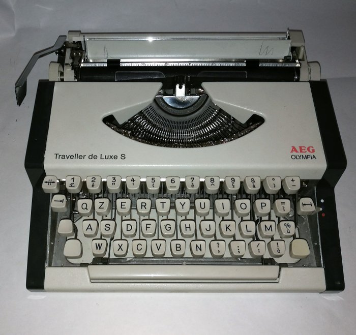 Vintage AEG Olympia Traveller de Luxe S typewriter