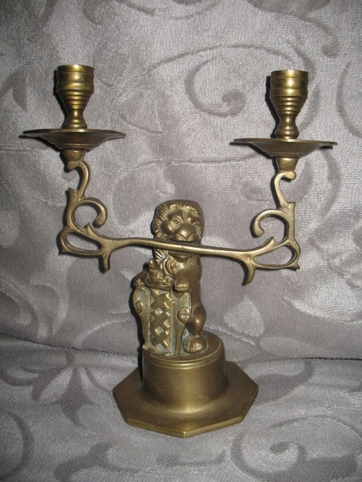 Bronze candle holder with coat of arms of Amsterdam