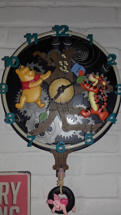 Disney, Walt - Animated Winnie the Pooh clock - (c. 1990s)