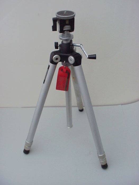 Offered: a Slik system tripod, type Goodman S-103, by the renowned Slik tripod producer from Japan.