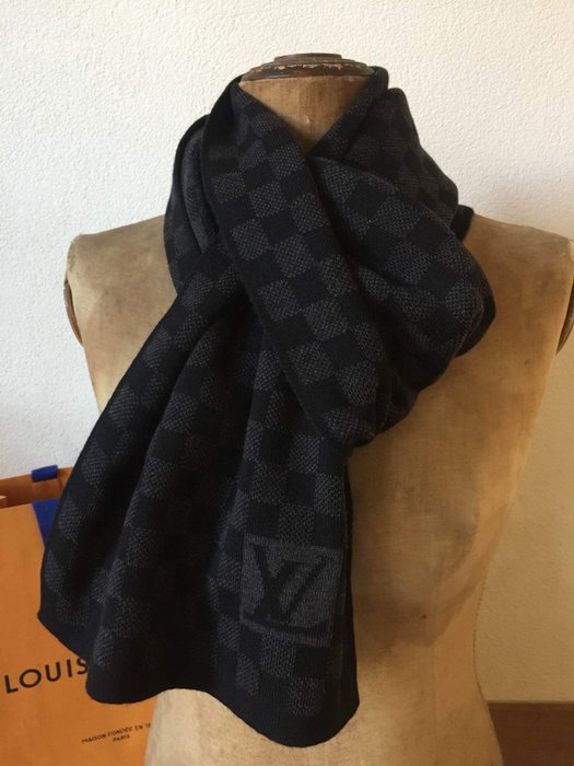 Louis Vuitton – damier graphite grey/black scarf - Catawiki