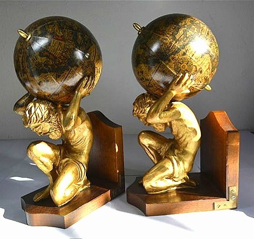 Set of Bookends, Kneeling Atlas with Globe, 20th century - Brass, Wood, Paper