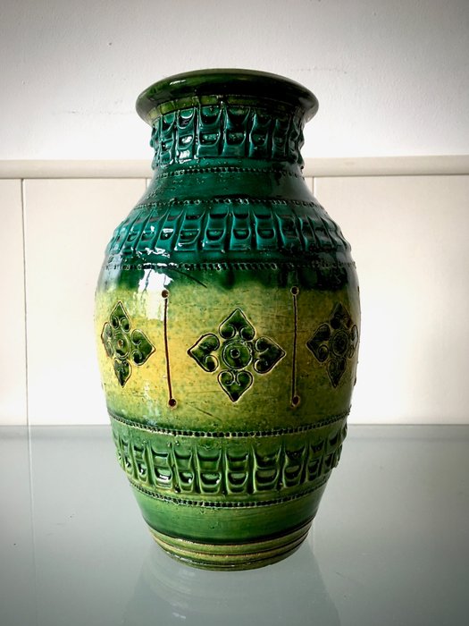 Nuovo Rinascimento - Bitossi style vase with relief decoration and floral elements