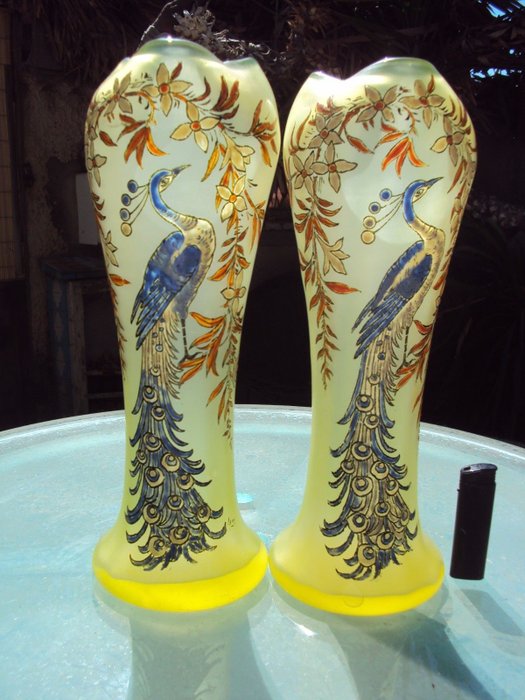 François-Théodore Legras (1839-1916) - Pair of enamelled glass vases with enamelled decor of a peacock crowned with flowers