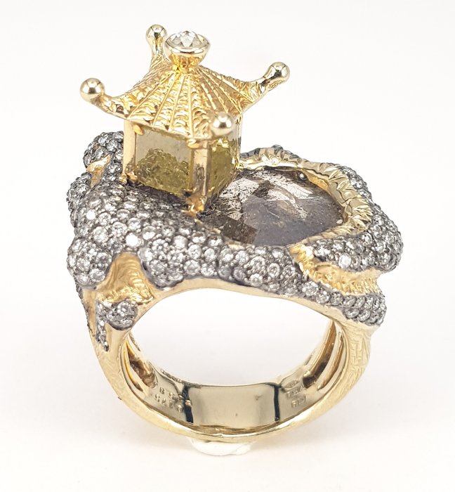 Pagoda Ring in 3.58 carats Unusual Diamonds and 1.75 carats Grey