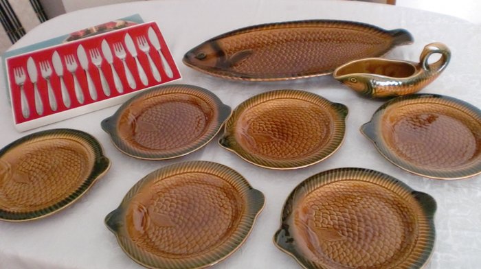 Ceramic Sarreguemines France, fish service and fish cutlery, very good condition
