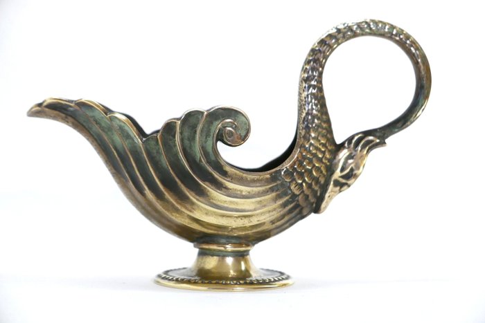 Max Le Verrier - Swan-shaped cup in bronze with partial green patina