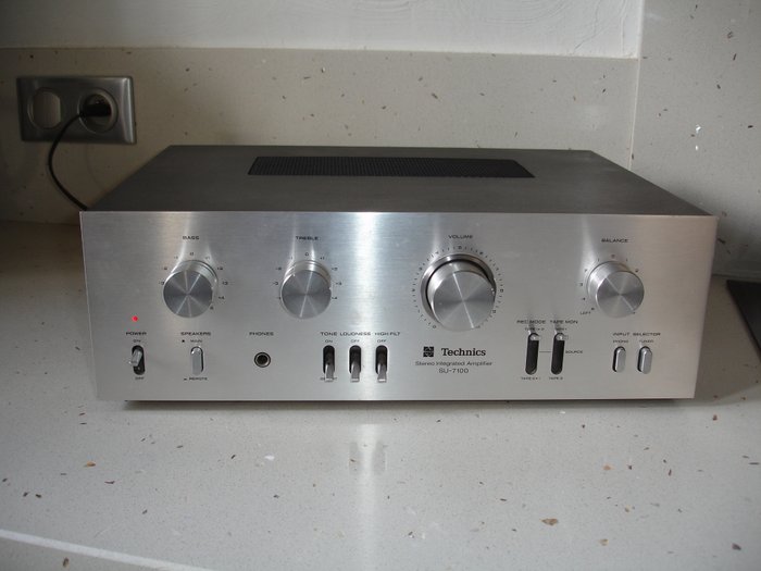 Vintage Technics SU-710 Hi-Fi Amplifier Integrated Stereo Amplifier 1977