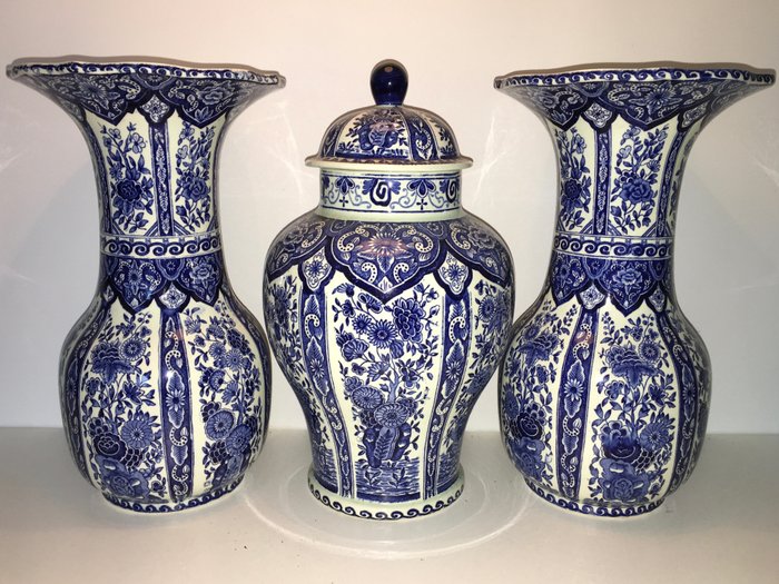 Delft blue cabinet set made for Boch Belgium for Royal Sphinx Holland