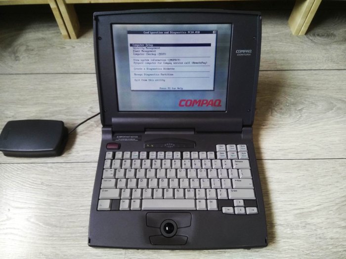 Compaq Contura 430C vintage laptop - DX4 CPU running at 100Mhz, 8MB RAM, 720MB HDD