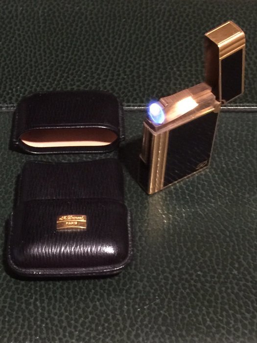 Very nice gas lighter * St Dupont Paris * line 2 GATSBY, black Chinese lacquer and gold-plated 20µ, with its leather case, in new condition