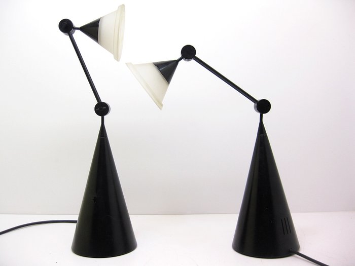 G. Marianelli e A. Danielak per Tronconi Illuminazione - Coppia lampade modello Magamagò Tavolo