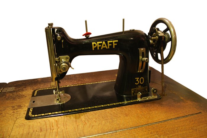 Pfaff 30, treadle sewing-machine, in an antique box