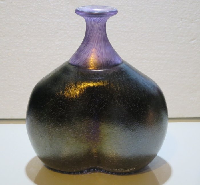 Bertil Vallien (Kosta Boda) Artist collection "Volcano" Vase with iridescent colors