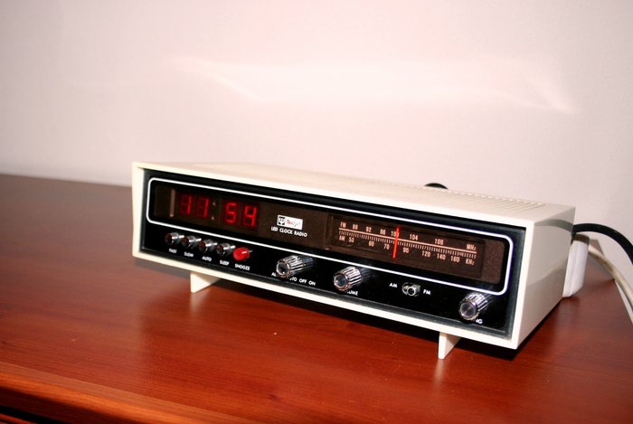 Vintage retro LED clock radio TOKYO-RD 555