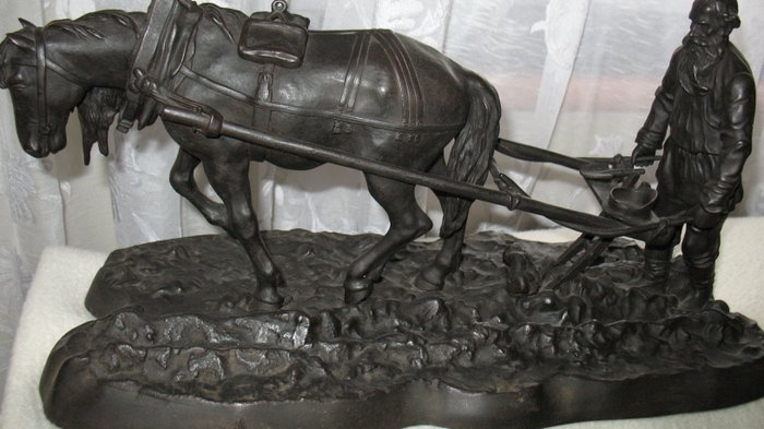 Sołowjowa - Kasli factory - Tolstoy sculpture with a horse - cast iron - Russia - 1912