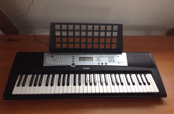 Yamaha YPT-200 Keyboard met 61 toetsen, 134 sounds, 100 styles, Portable Grand Piano en MIDI