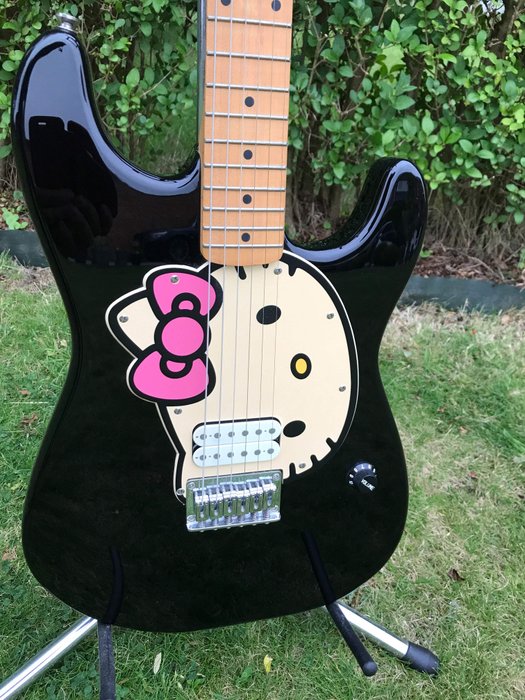 Fender Hello Kitty Squier gitaar