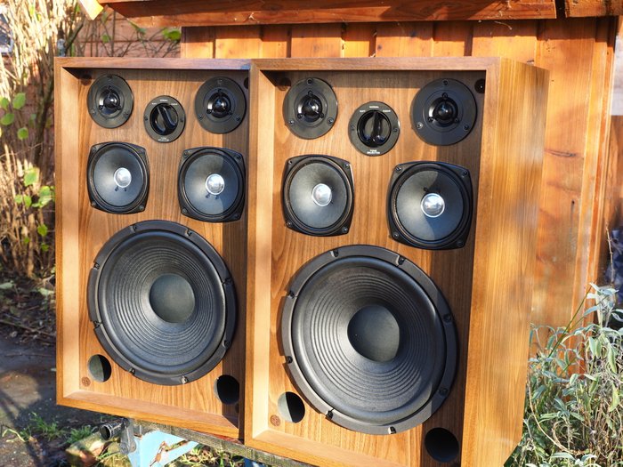 Kenwood KL-555 D Speakers:  1976 Vintage 3-way system with 5 units