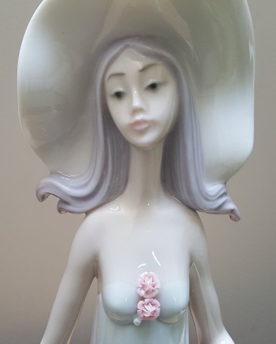 Vintage Lady Figurine 16