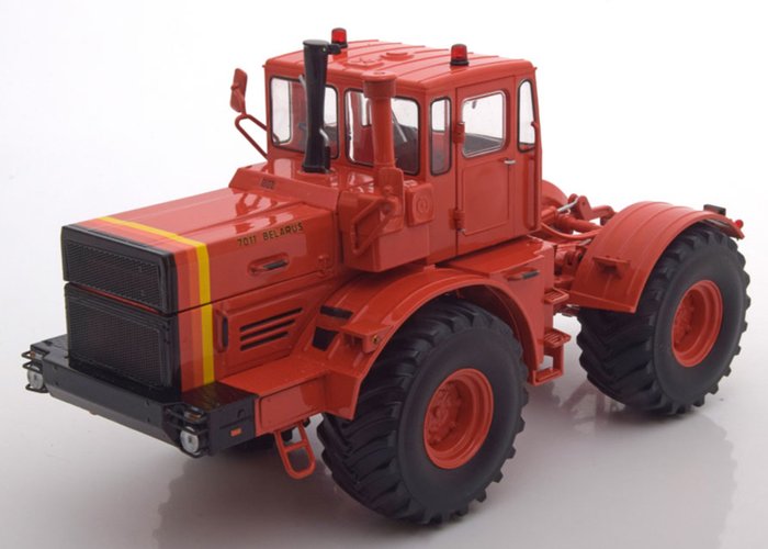 Schuco 1/32 Belarus 7011 tractor red 450771600 