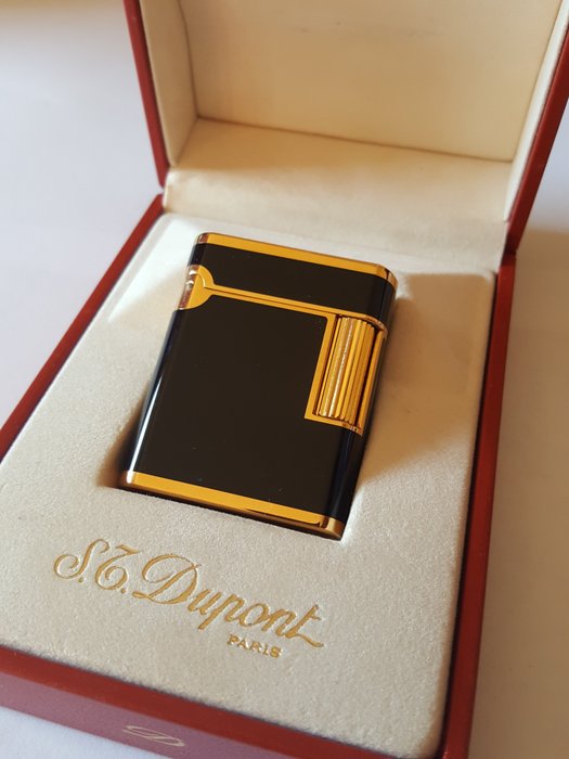 S.T. lighter DuPont SOUBRENY gold and black Chinese lacquer black, lighter, briquet, feuerzeug