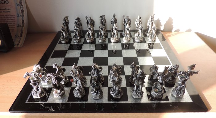 Chess set 'Wizards versus Dragons' - Lekturama/Tudor Mint - 2002